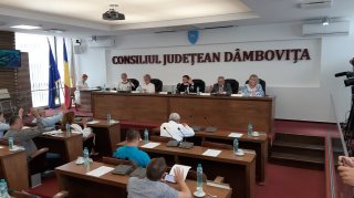 Contre politice la ședința CJ Dâmbovița